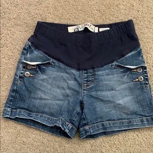 Old navy maternity shorts